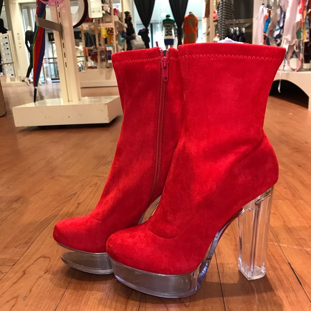 Single platform heels